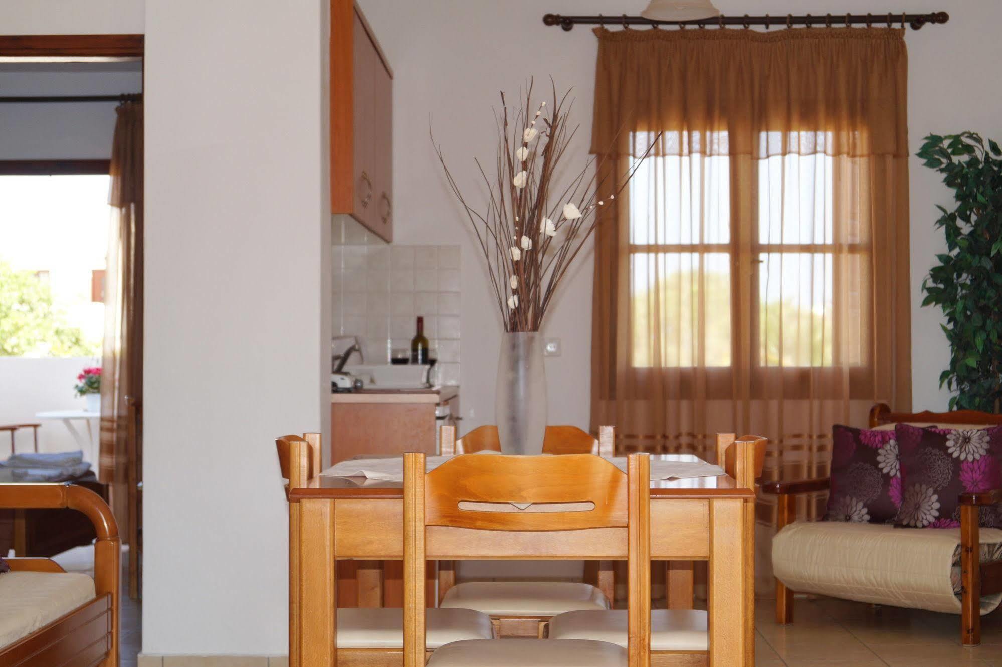 Angira 3* Kamari (Santorini)